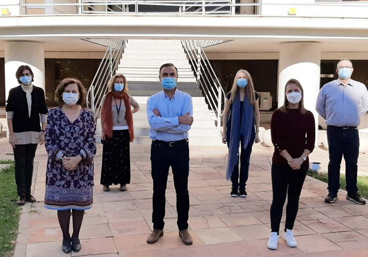 (From left to right). Behind: Ester Carbó, Belén Fouz, Elena G. Biosca and Sergi Maicas. Front: Hortensia Rico, Alfonso Navarro and Àngela Figàs-Segura.