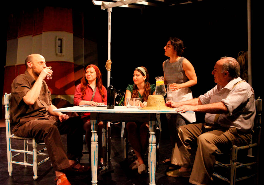 Una escena de la obra 'El Far', por ASSAIG-Grup de Teatre de la Universitat de València.