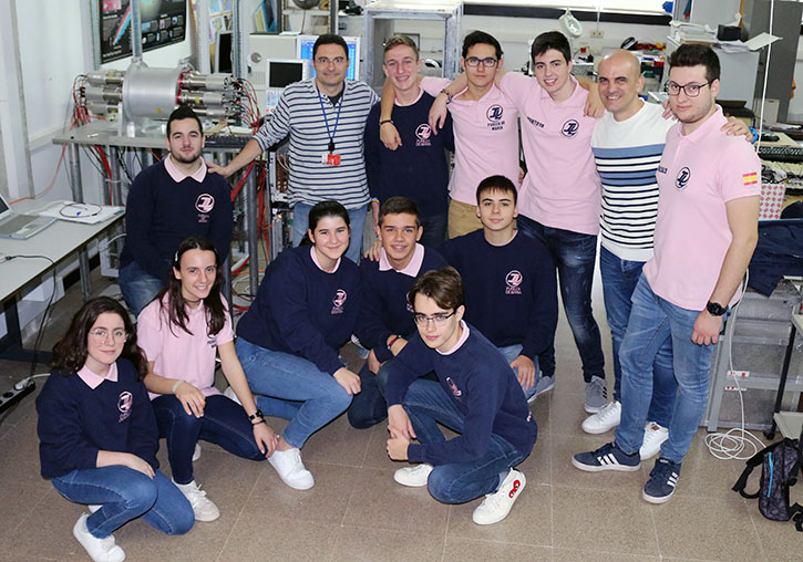 Estudiantes del proyecto INVICTUS