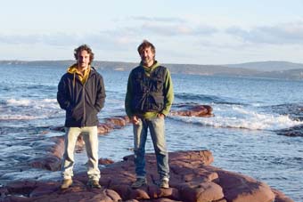 Humberto Ferrón (left) and Héctor Botella in a work campaign on the coasts of New South Gales (south east part of Australia.)