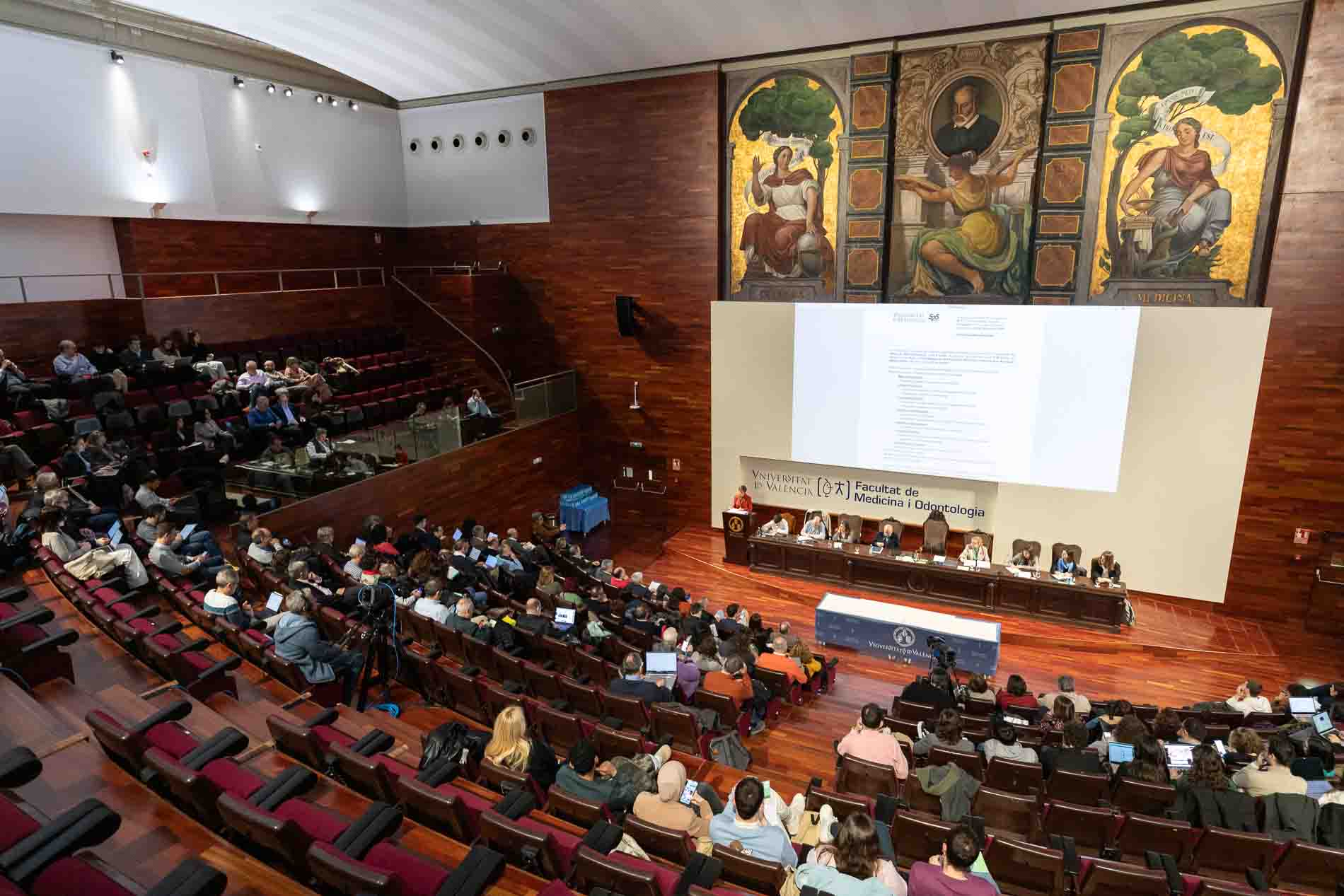 Sessió del Claustre a l'Aula Magna de la Facultat de Medicina i Odontologia