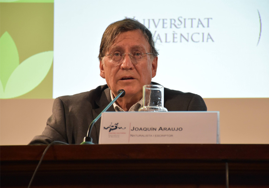 Joaquín Araujo en un moment de la seua conferència al Desembre Europeu