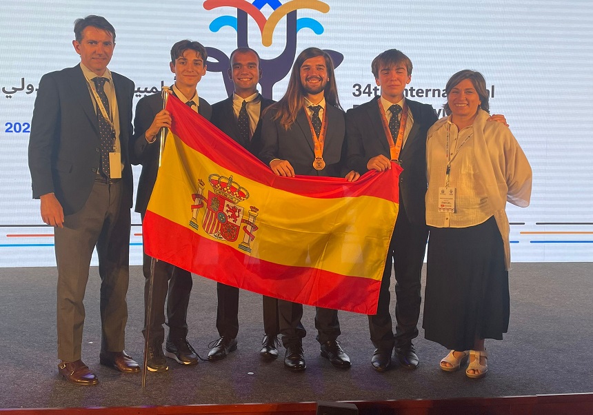 D'esquerra a dreta: Javier Fernández-Portal Díaz del Riu (Delegació de Madrid), Sergio García Canes, Hugo Pérez Salas, Carlos Albuixec Bonet, Luis Sánchez García i Raquel Ortells Bañeres (Delegació de la Comunitat Valenciana).