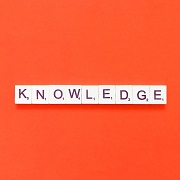 Cartell amb la paraula knowledge.