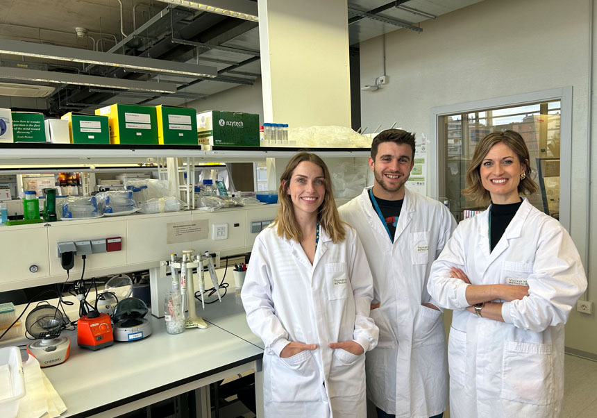 Environmental and Biomedical Virology Group at I2SysBio. From left to right: Mireia Bernabéu Gimeno, Marco Pardo Freire and Pilar Domingo Calap.