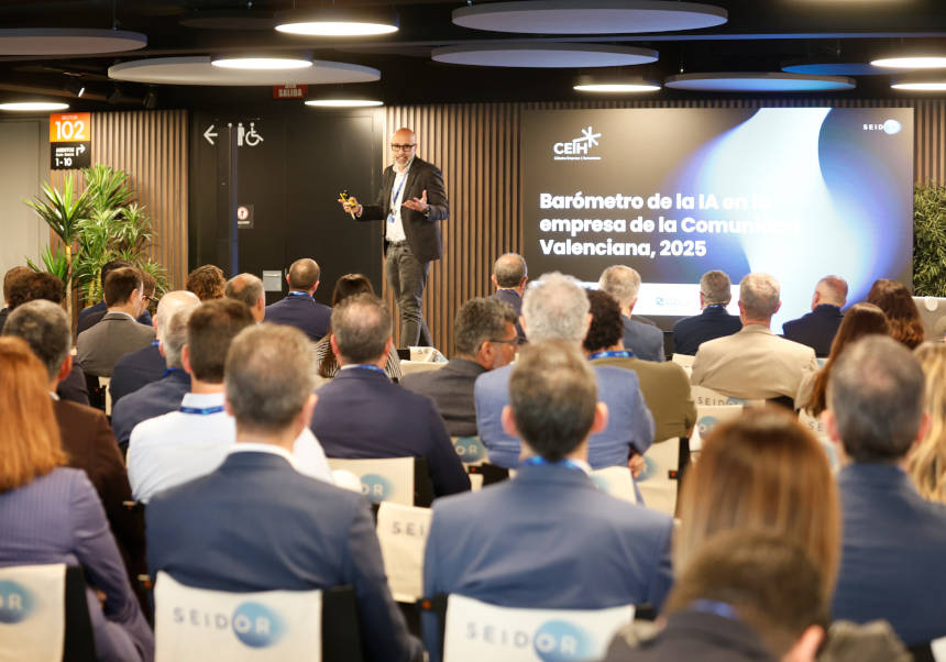 Un moment de la presentació del Baròmetre d'IA a l'empresa valenciana.