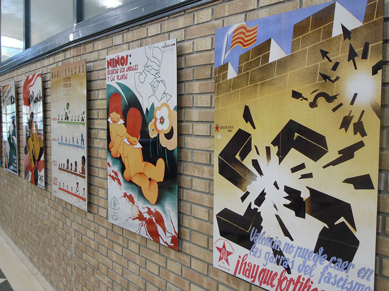 La Universitat de València muestra en Cortes de Pallás sus carteles republicanos del tiempo de la guerra