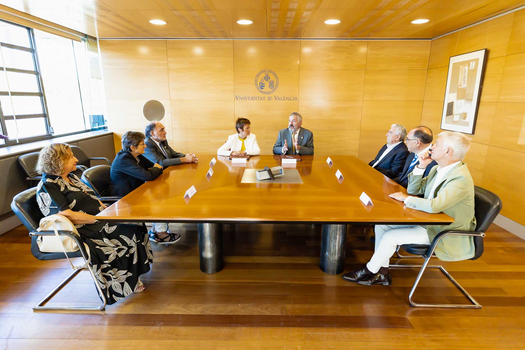 La Universitat de València y la Academia de Farmacia de la Comunitat Valenciana Consolidan su Colaboración