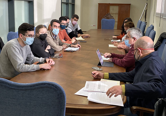 L’equip de la candidata a rectora es reuneix amb representants del sindicat estudiantil UNIÓ