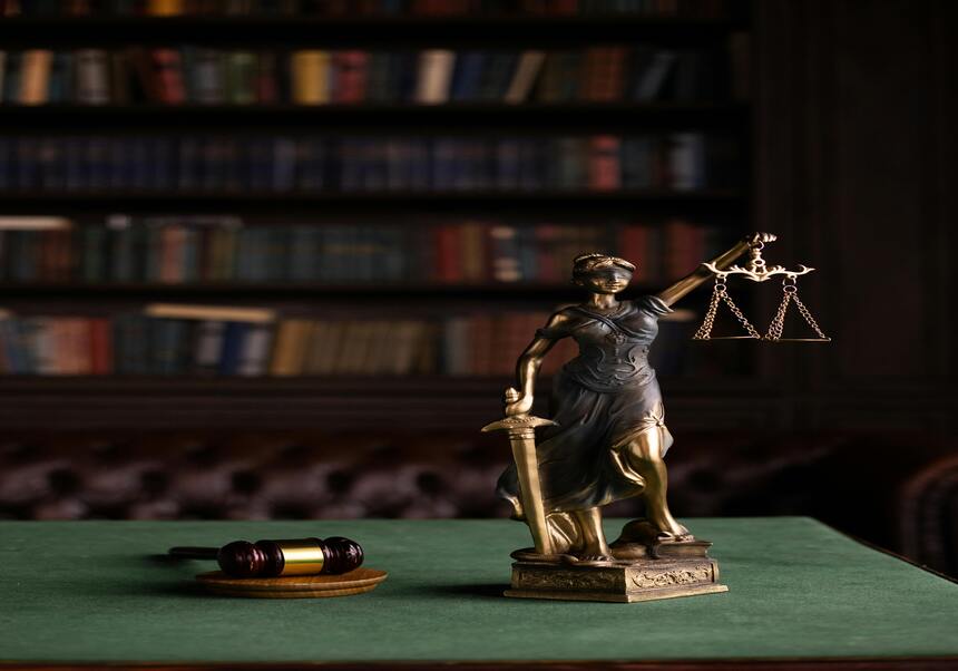 imagen de la justicia con la balanza