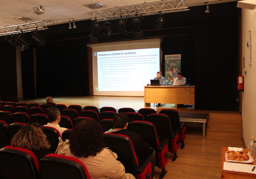 Connecta-Valencia is presented to technicians and members of the local councils of Vall dels Alcalans
