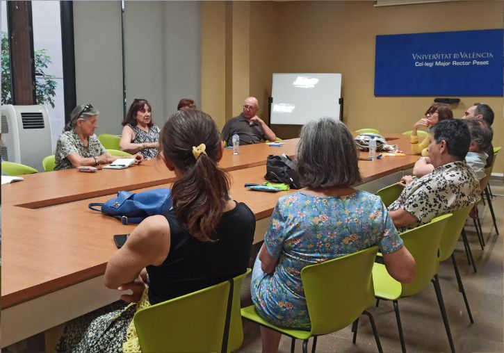 Grup de persones del club de lectura - imatge 0