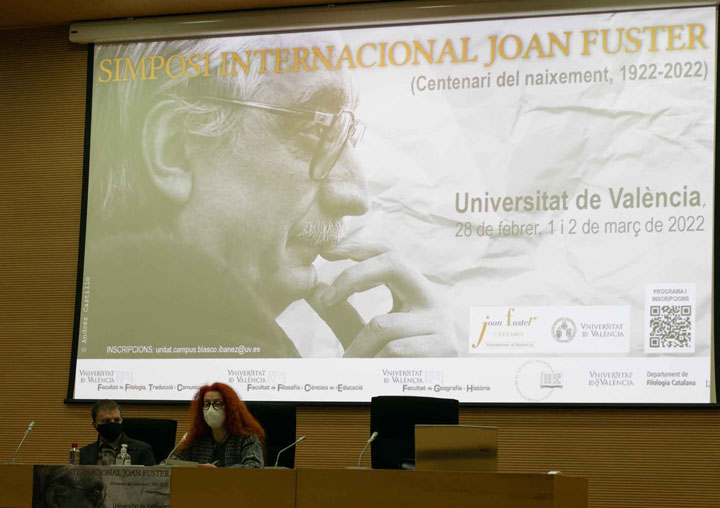 La profesora Verónica Orazi en la conferència inaugural.