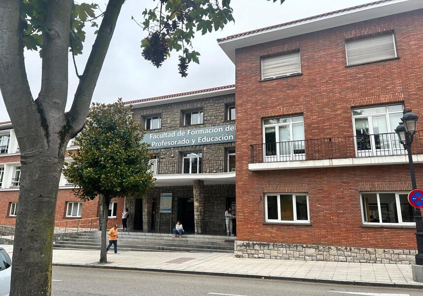 Edifici de la Facultat de Formació de Professorat i de l'Educació d'Oviedo.