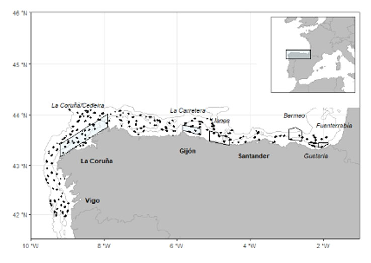 Punts de mostreig de la campanya. Les línies batimètriques corresponen a les isòbates de 100 i 200 metres. Els polígons indiquen les zones de veda de pesca per a l’arrossegament.