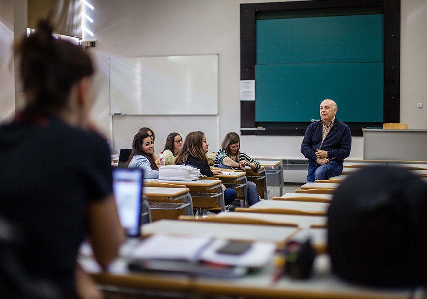 Profesor en clase