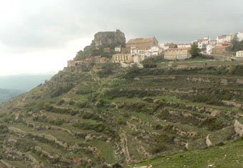 Ares. El barranc dels molins se encuentra al pie del pueblo y es Bien de Interés Cultural.