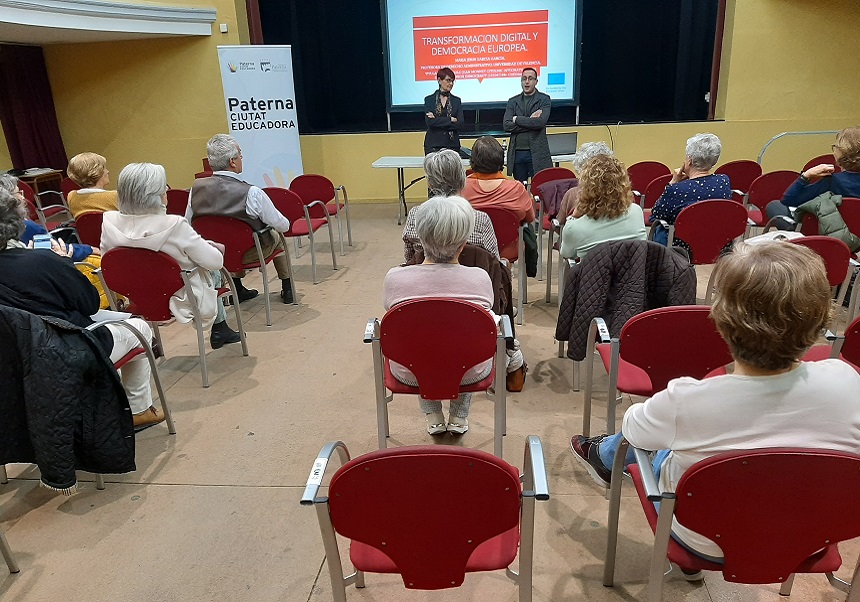 Momento durante la conferencia.