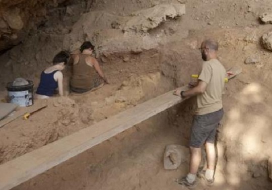 Arqueólogos trabajando