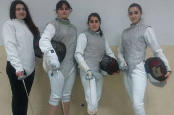 El equipo de esgrima femenino clasificado para el CADU.
