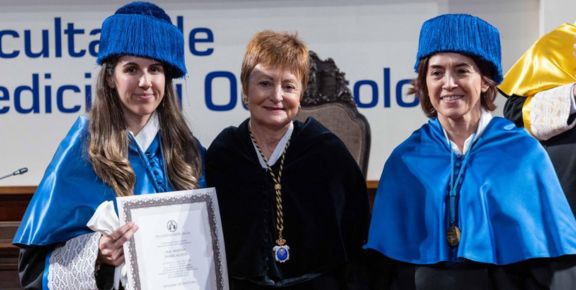 Fotografía con la doctora Marina Barba, la rectora de la UV Mª Vicenta Mestre y la catedrática Elia Paula Alepuz