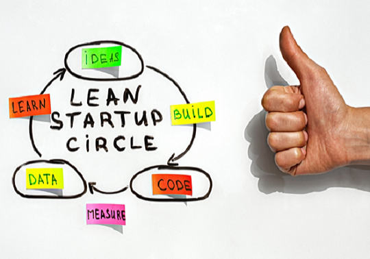 11 alumnes de la Facultat d'Economia reben beques del Santander per a formar-se en Lean Startup