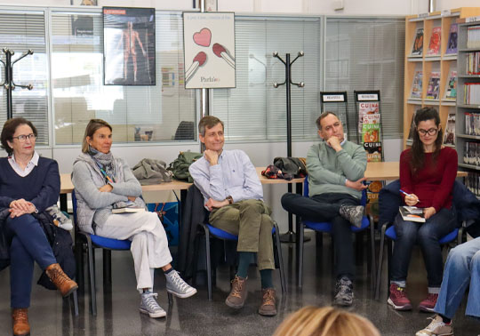 Foto d'una sessió del club de lectura.