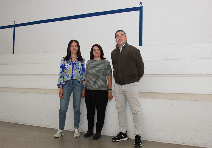 D'esquerra a dreta: Dayana Arteta, Helena Paricio i Víctor Agulló.