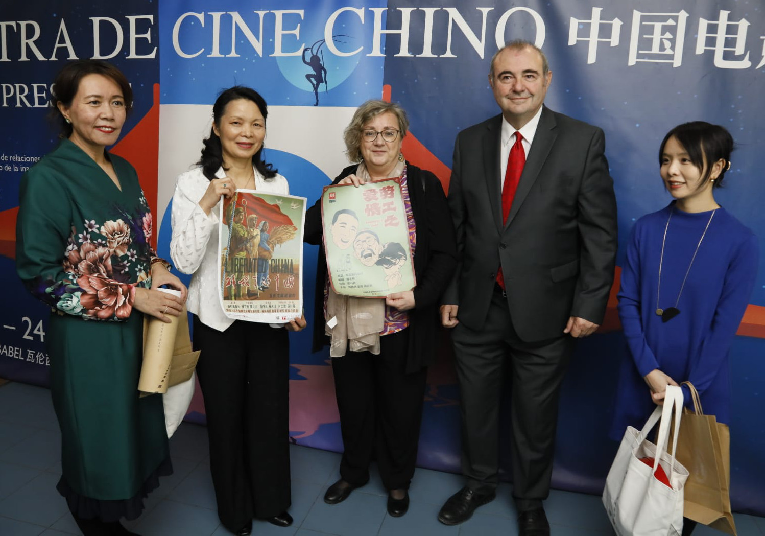 Confucius Institute director, Vicent Andreu, with Chinese representatives the day of the presentation of the series