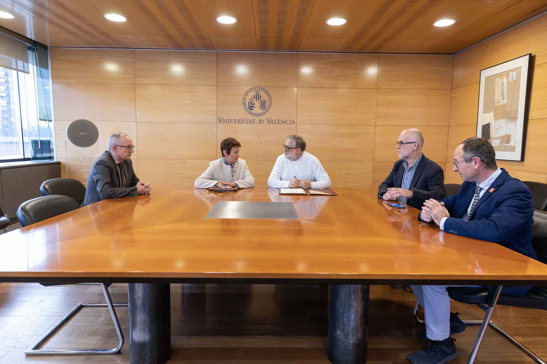 La Universitat de València i la Universitat Cristóbal Colón signen un acord de col·laboració