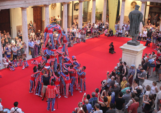 Muixeranga durante el festival 'Serenates' en 2016 en La Nau.