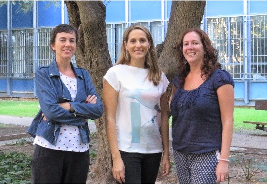 Esta imagen muestra, de izquierda a derecha, a María Jesús Martínez, Carmen Lloret y Sara Mas, investigadoras de la Facultad de Filosofía y Ciencias de la Educación