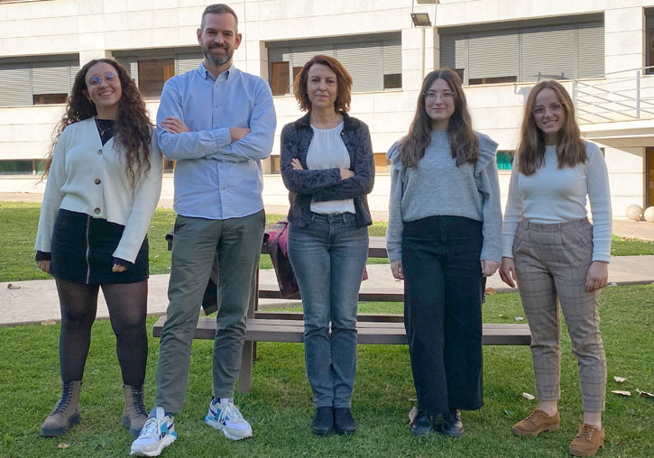 Immunology of fungal infections research group. From left to right: Paula Guerrero, Alberto Yáñez, Maria Luisa Gil, Cristina Bono and Ana Erades.