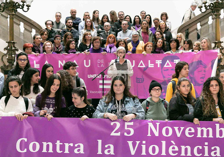 La Universitat mostra el seu rebuig cap a la violència contra les dones