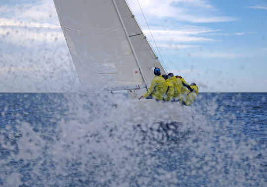 El vaixell de la Universitat de València, en el Campionat d'Espanya de vela 2017.