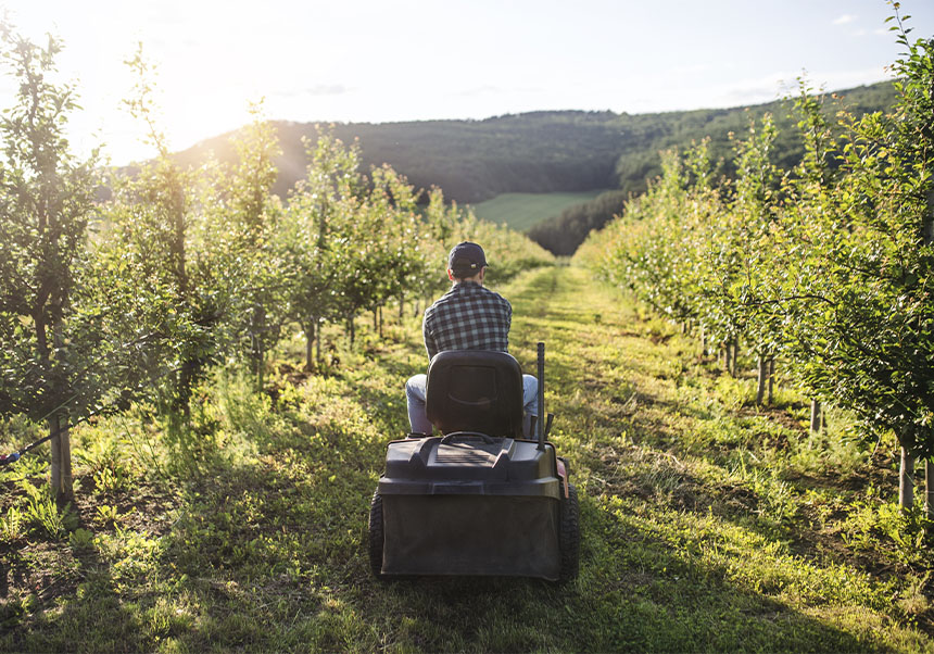 Foto d'agricultor en tractor