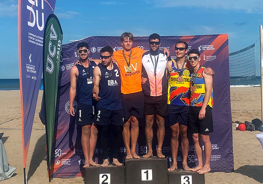 Jordan Fleisher i Blai Vilanova posen al pòdium amb les seues medalles d'or.