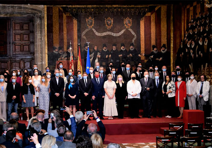 La Generalitat reconoce a miembros y servicios de la Universitat de València en los Premios 9 d’Octubre.