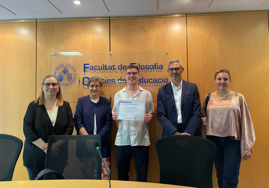 El premiado Joan Marc Ferrando Hernández junto a los directores de la cátedra, Vicent E. Gozálvez Pérez y Patrizia Panarello, asistieron al acto Rosa Mª Donat Beneito, Vicerectora d'Innovació i Transferència, y Mª Elena Cantarino, Decana
