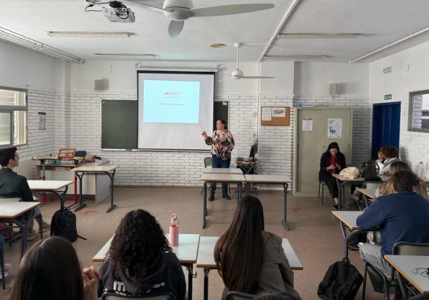 Momento durante la sesión Emprender por la Economía Social” celebrada en IES Juan Comenius