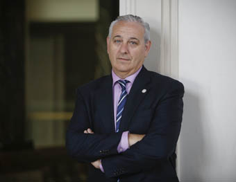 El vicerrector Ramón López.