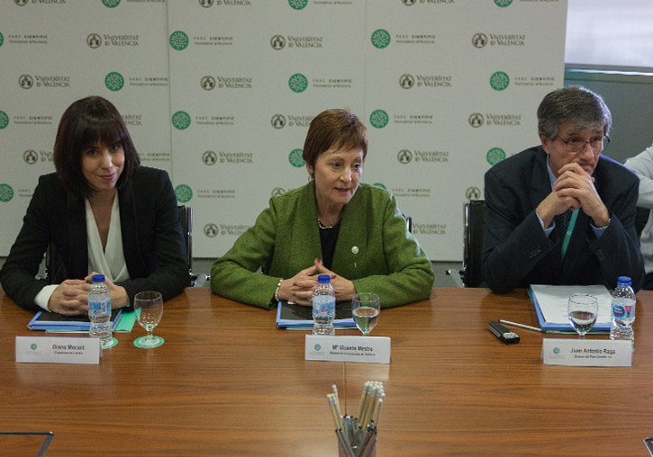 Left to right: the mayor of Gandia, Diana Morant; the principal of the Universitat de València, M. Vicenta Mestre; and the director of the Science Park, Juan Antonio Raga.