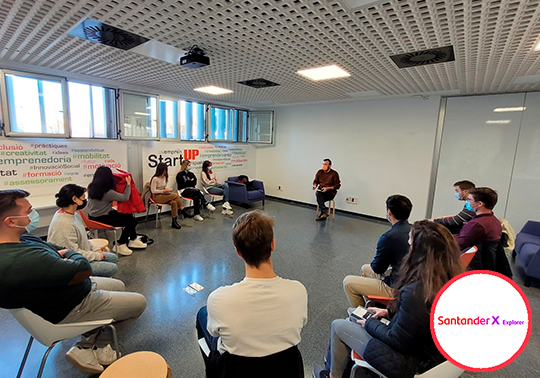 El centre Santander X Explorer de la Universitat de València inicia la seua fase formativa amb una sessió sobre formació d'equips