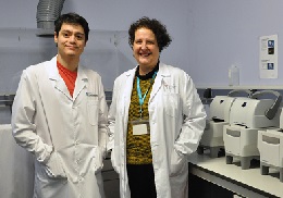 Jorge F. Vázquez-Castellanos, investigador de la Unidad Mixta en Genómica y Salud de FISABIO y la Universitat de València; y María José Gosalbes, investigadora de la Unidad Mixta y del CIBERESP.