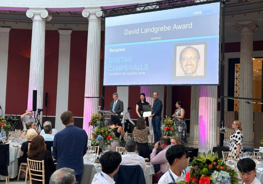 Gustau Camps receives GRSS award