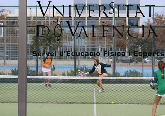 Partit de pàdel de l'equip de la Universitat