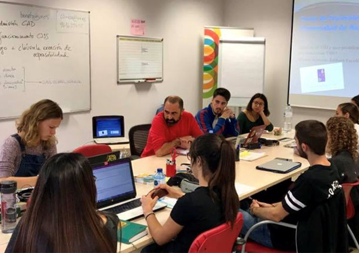 Students of the clinic, during a work session.