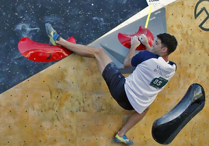 El escalador de la Universitat de València Iker Ortiz