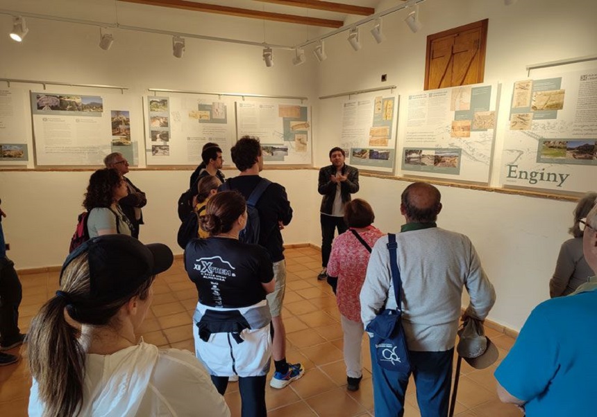 Persones assistint a l'exposició