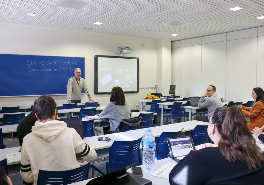 Imatge del esdeveniment:Curs en les aules del Servei de Llengües.